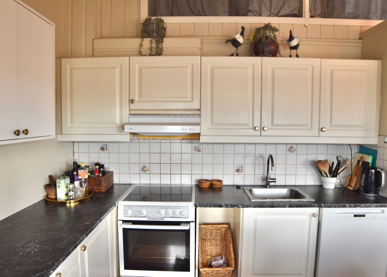 Kjøkken med ny Miele oppvaskmaskin Galleribilde