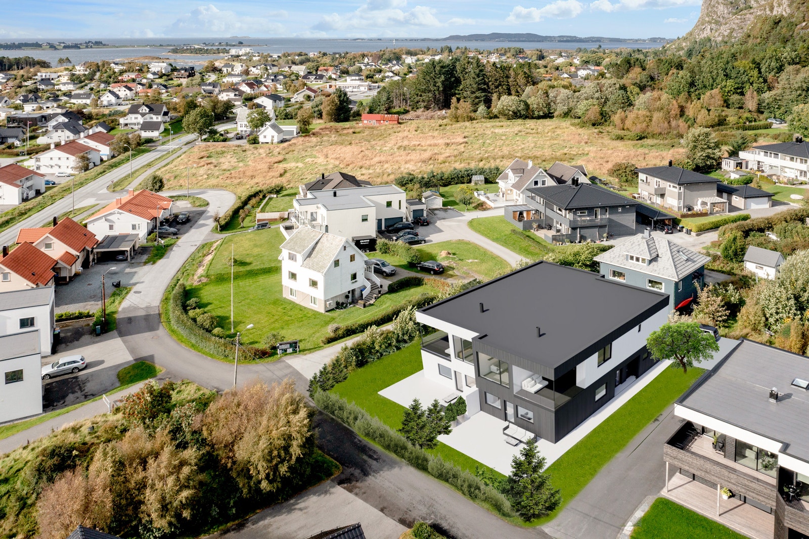 Huset plassert på tomten. Galleribilde