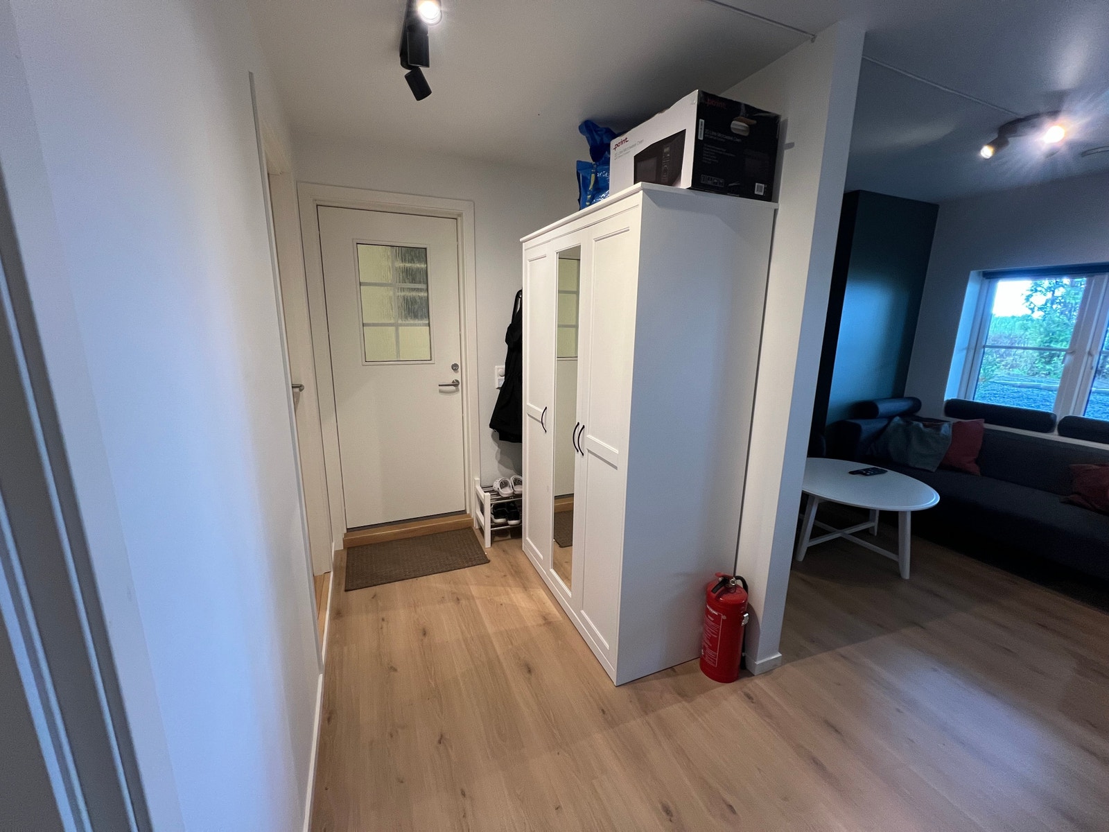 Entré med garderobe Galleribilde