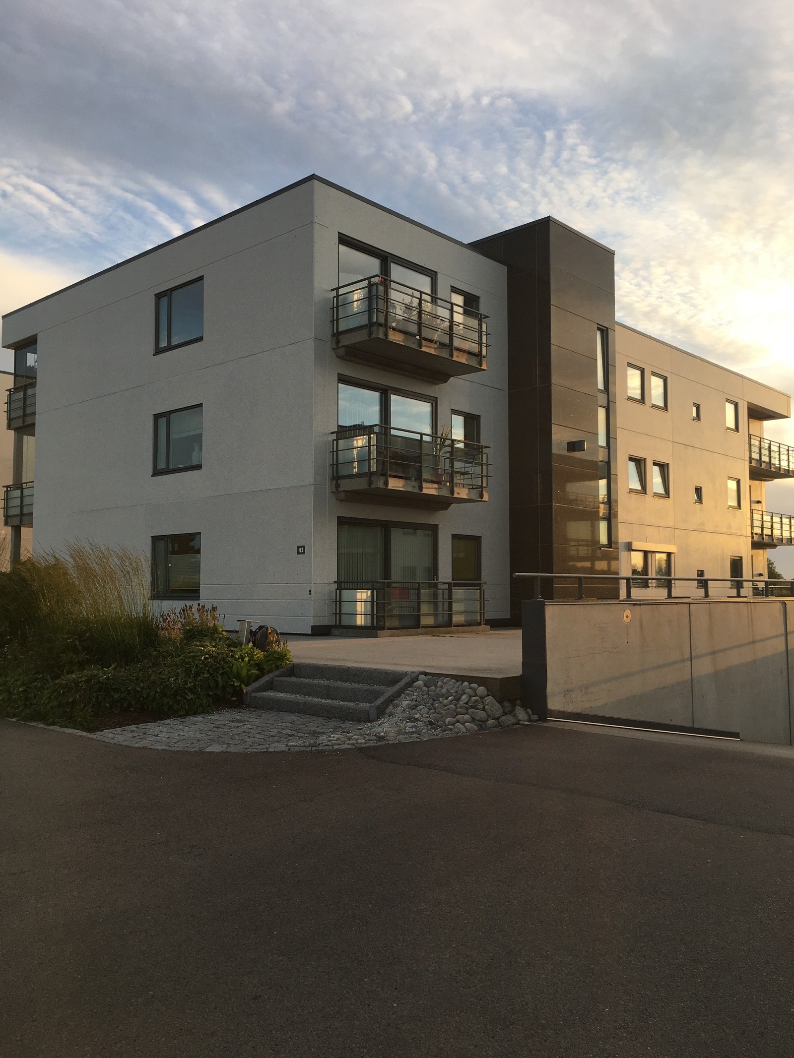 Fasade sett fra veien Galleribilde