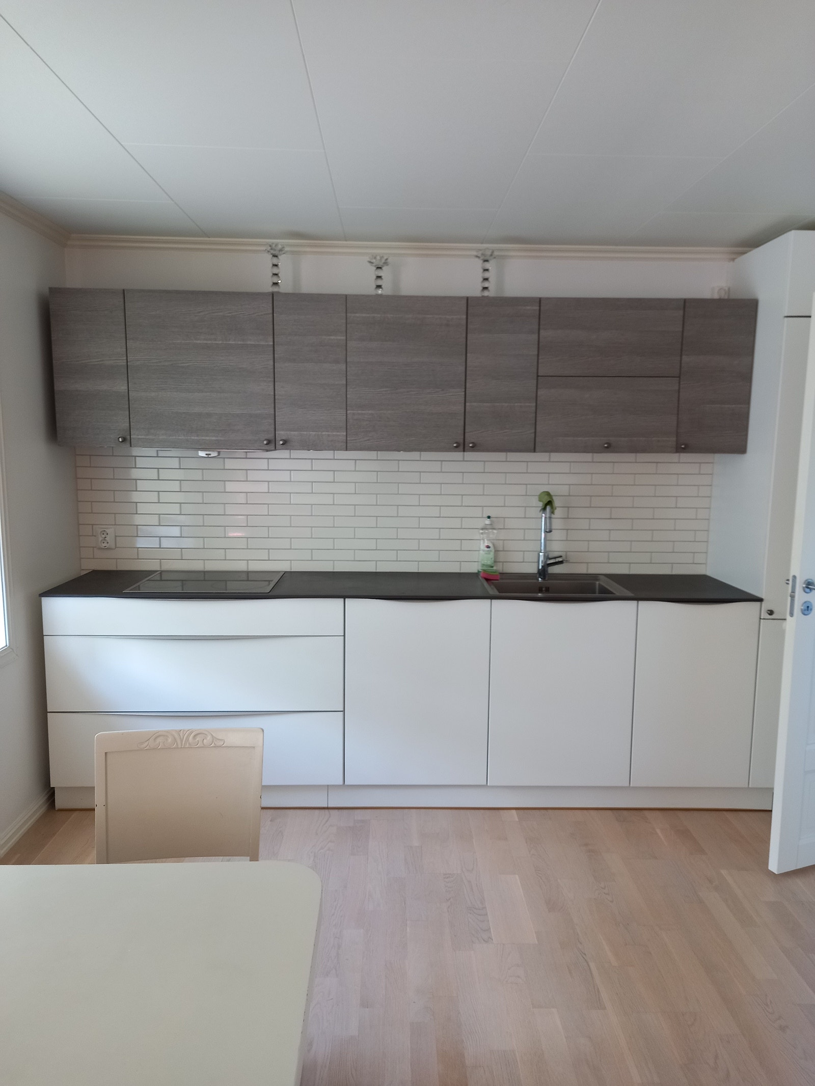 Fantastisk kjøkken benk med integrert platetopp Galleribilde