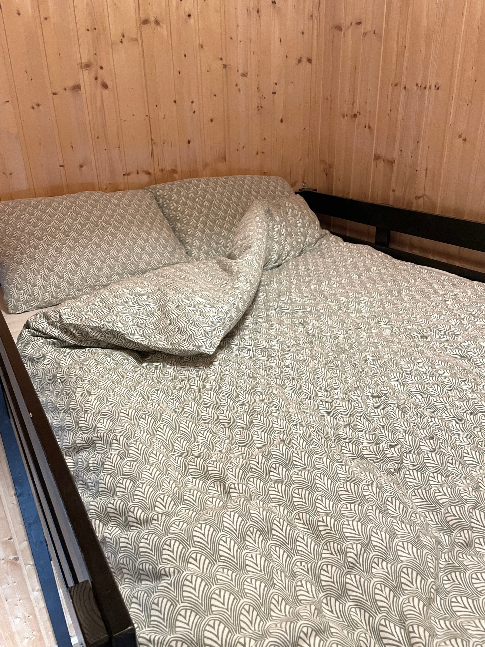 Liten dobbeltseng på gjesterommet/soverom 2, over enkeltseng. Galleribilde