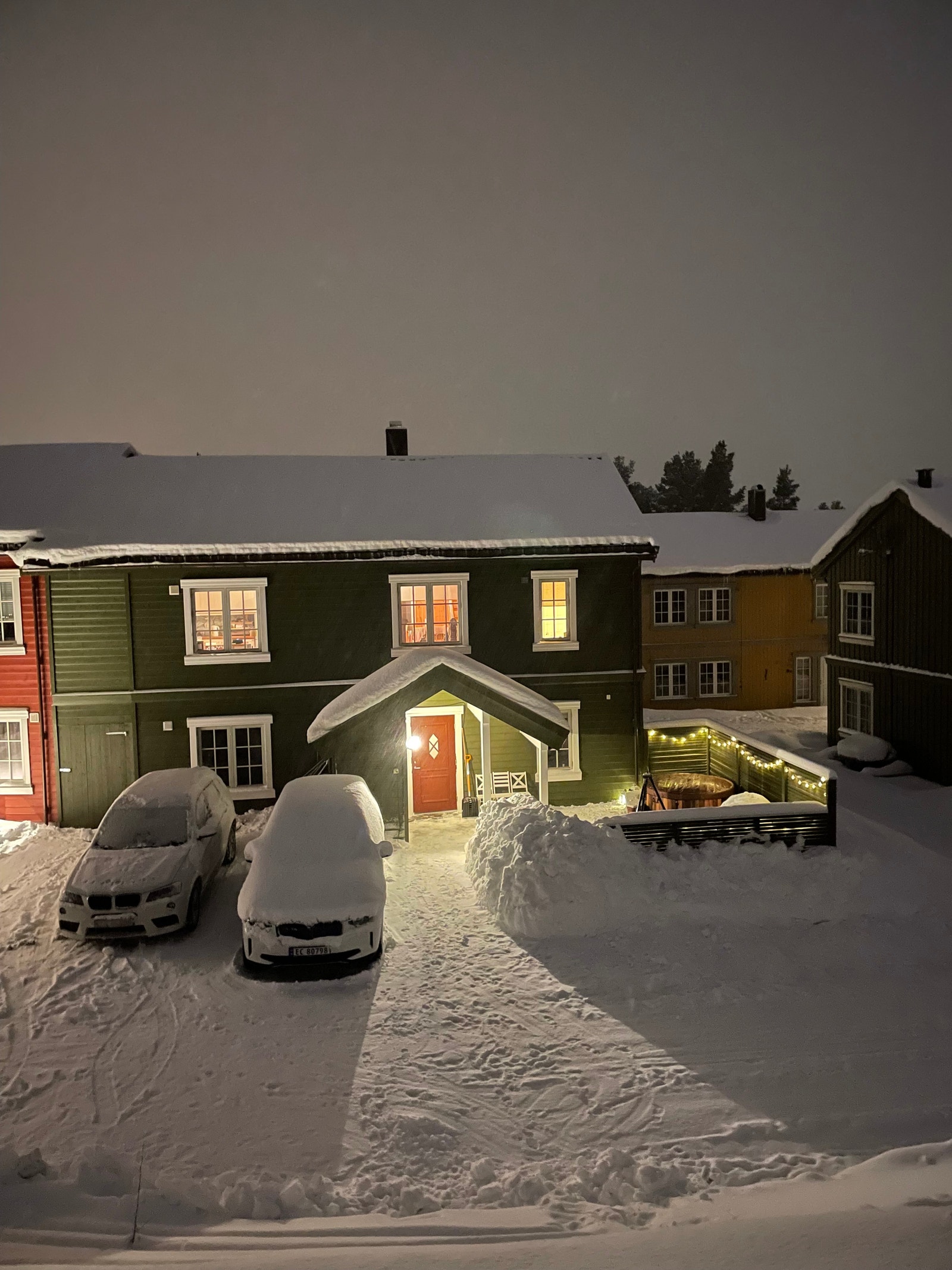 Snøsikre Bjorli. Bildet tatt fra langrennsløype rett utenfor døren. Galleribilde