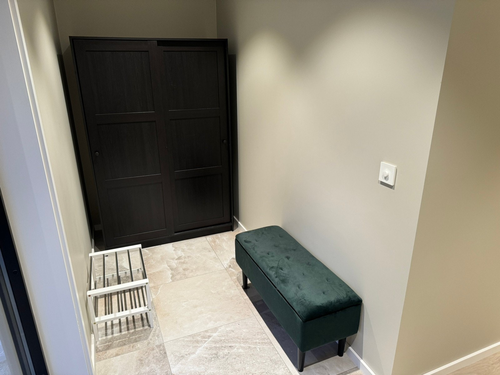 Garderobeskap Galleribilde