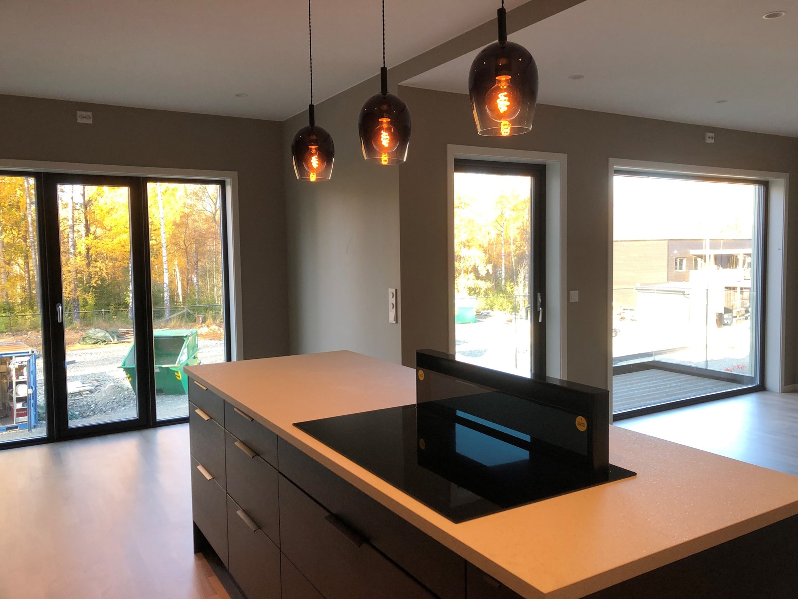 Kjøkken og stue 2. etasje. Kjøkken kundetilpasset hos Sigdal. Galleribilde