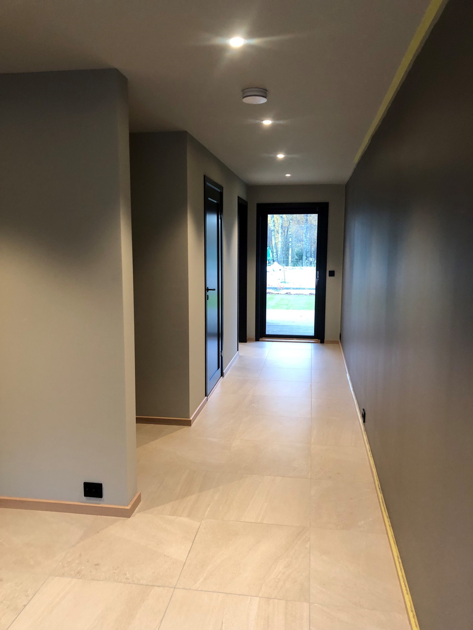 Gang 1. etasje. Kundetilpasset. Galleribilde