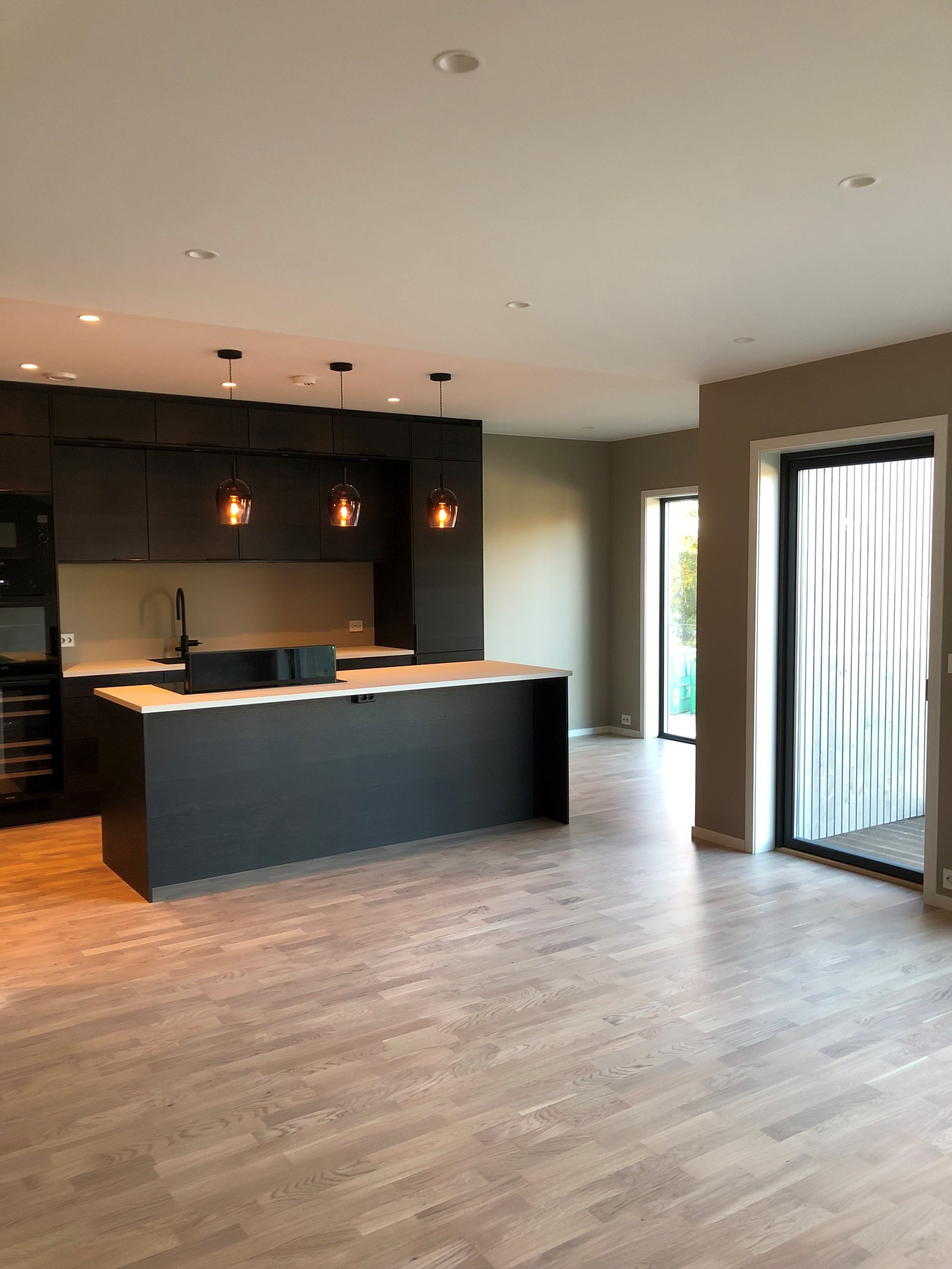 Kjøkken og stue 2. etasje. Kjøkken kundetilpasset hos Sigdal. Galleribilde