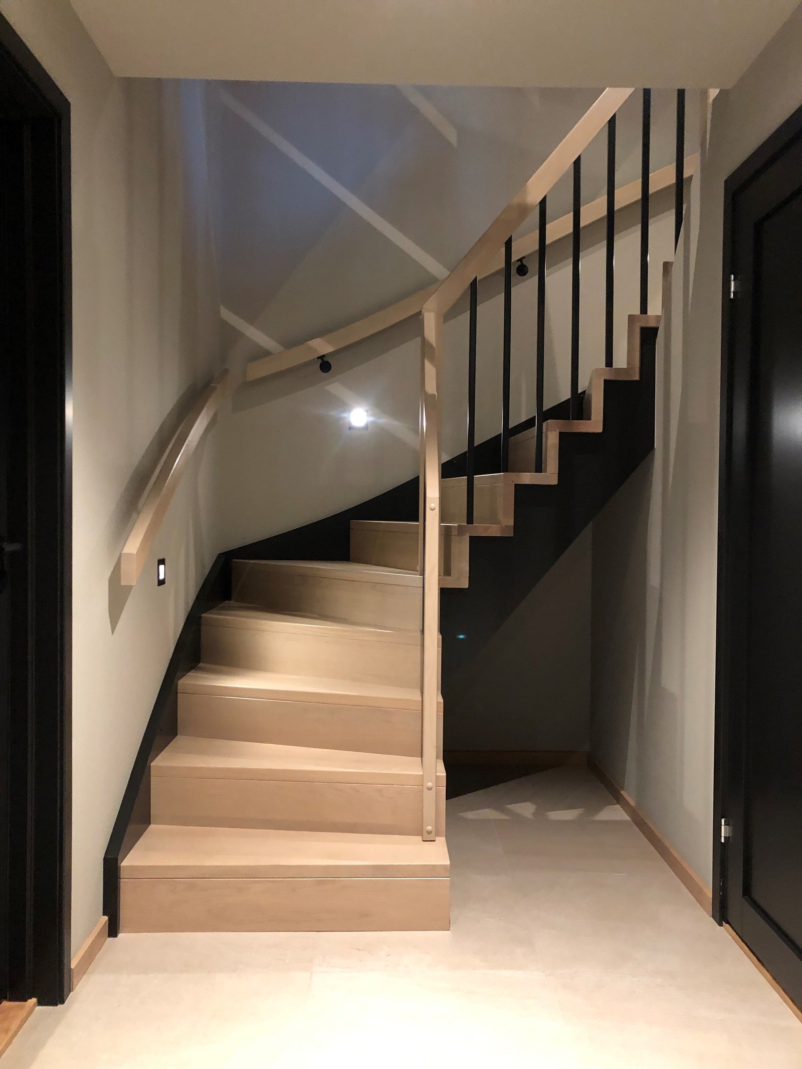 Trapp/gang 1. etasje. Kundetilpasset. Galleribilde