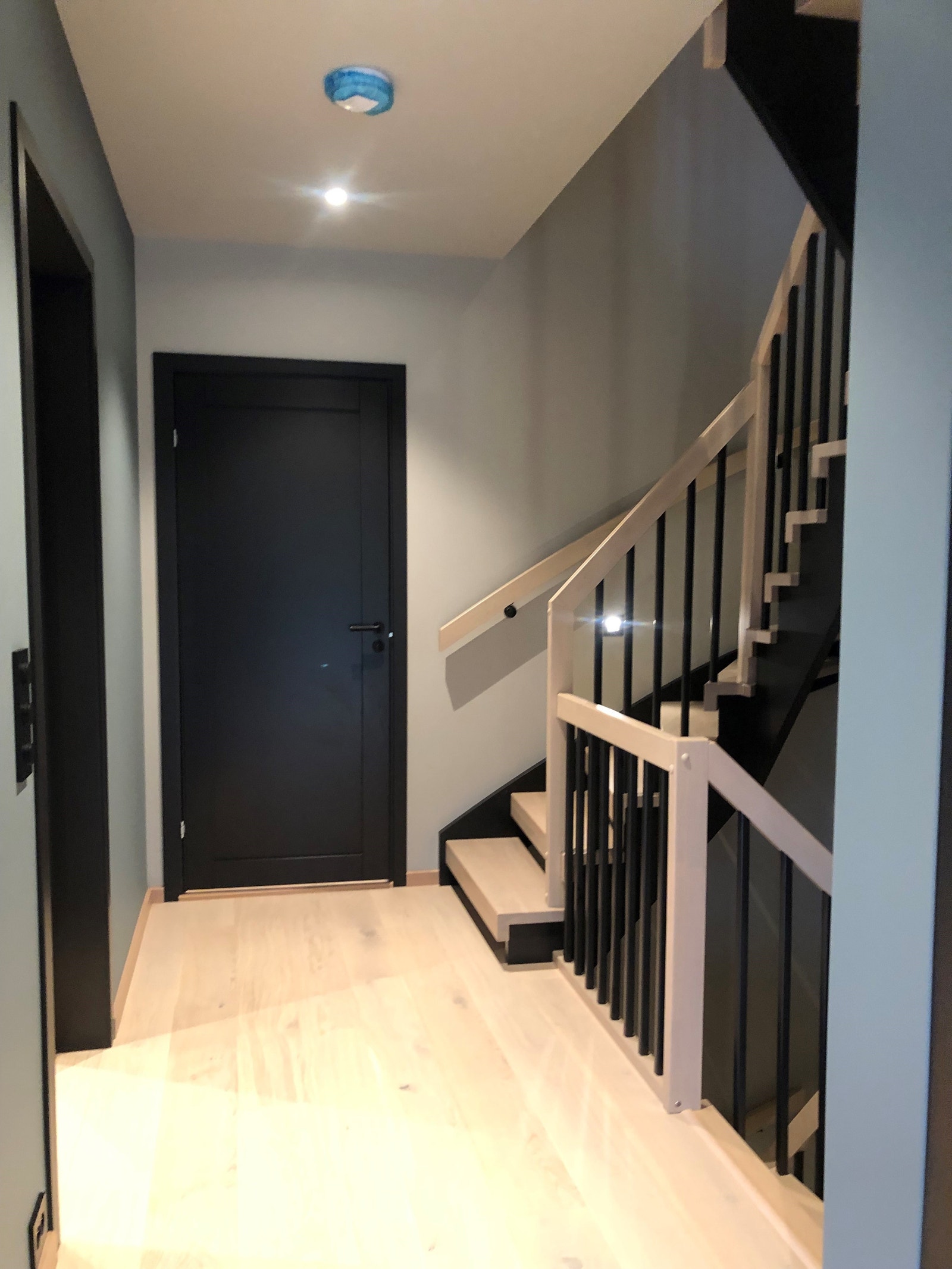 Gang/trapp 2. etasje. Kundetilpasset. Galleribilde