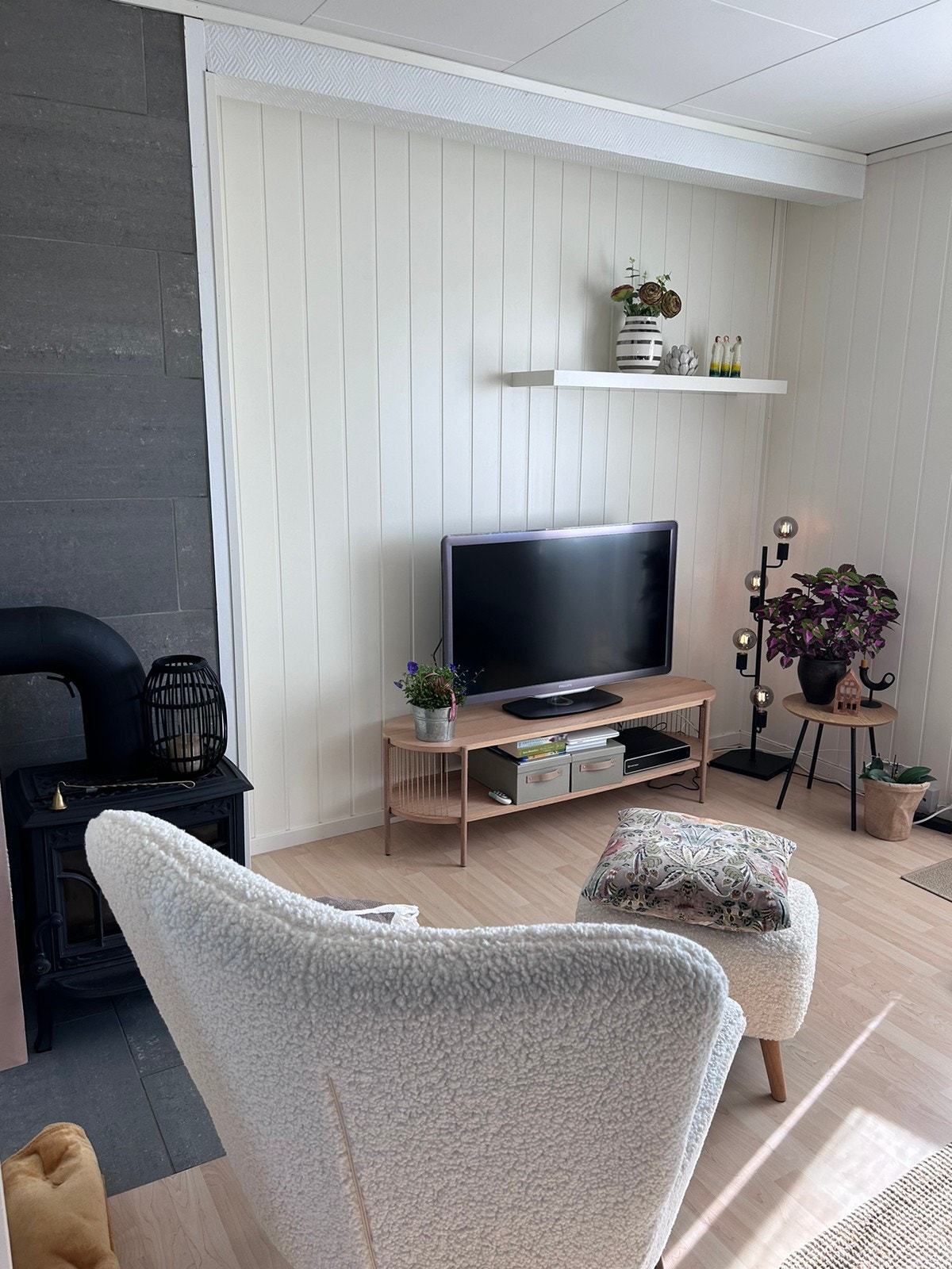 Stue med vedovn Galleribilde