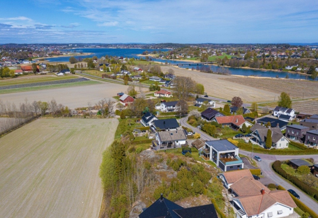 Jorder mot vest. Galleribilde