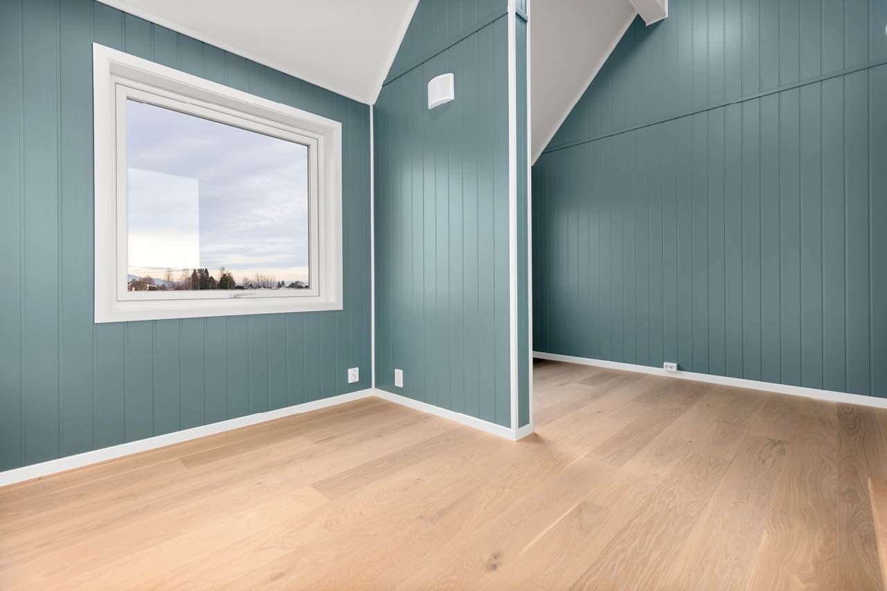 Loftstue og soverom i 3. etasje, her vist som åpen løsning mellom rommene. Foto fra samme boligtype i byggetrinn 1 Galleribilde