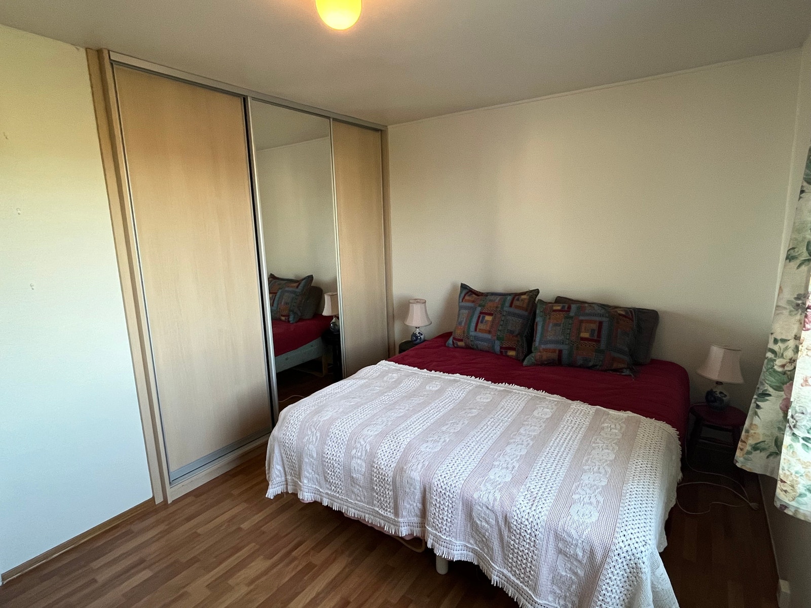 God skapplass på soverom Galleribilde