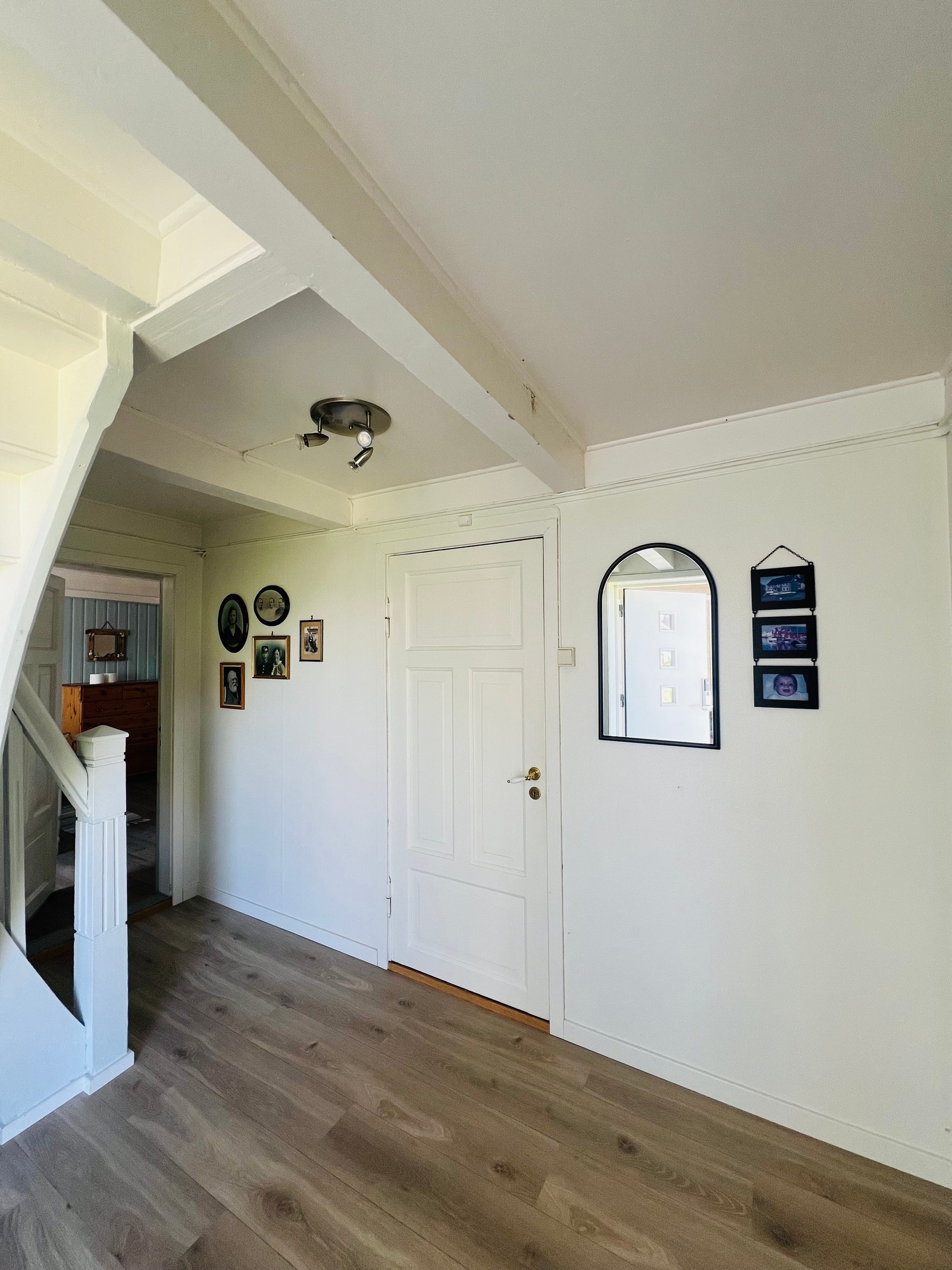 Entré. Galleribilde