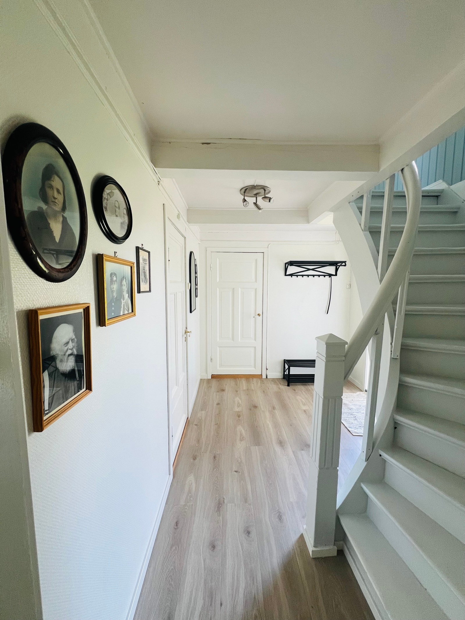 Entré. Galleribilde