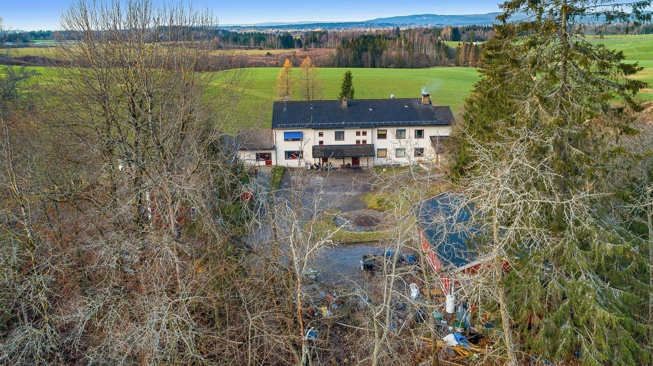 Dronebilde over eiendommen. Galleribilde