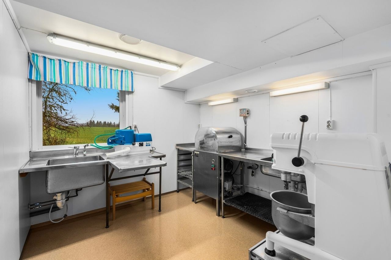 Grovkjøkken i underetasje. Galleribilde