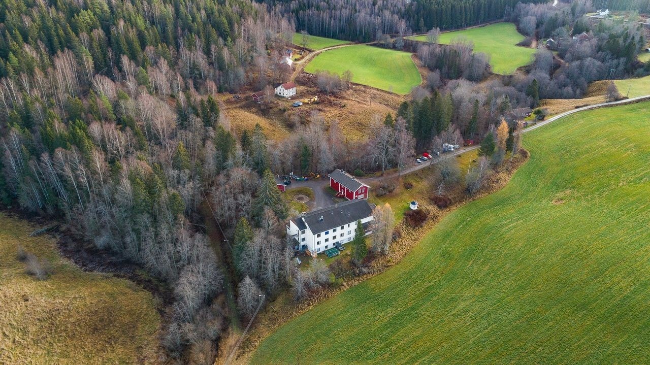 Eiendommen er uregulert og ligger i område avsatt til LNFR-område. Ved ønsket bruksendring til annet formål i strid med formålet i kommuneplanen jf. kommuneplanen § 3, opplyser kommunen at det i utgangspunktet er krav om reguleringsplan. Galleribilde
