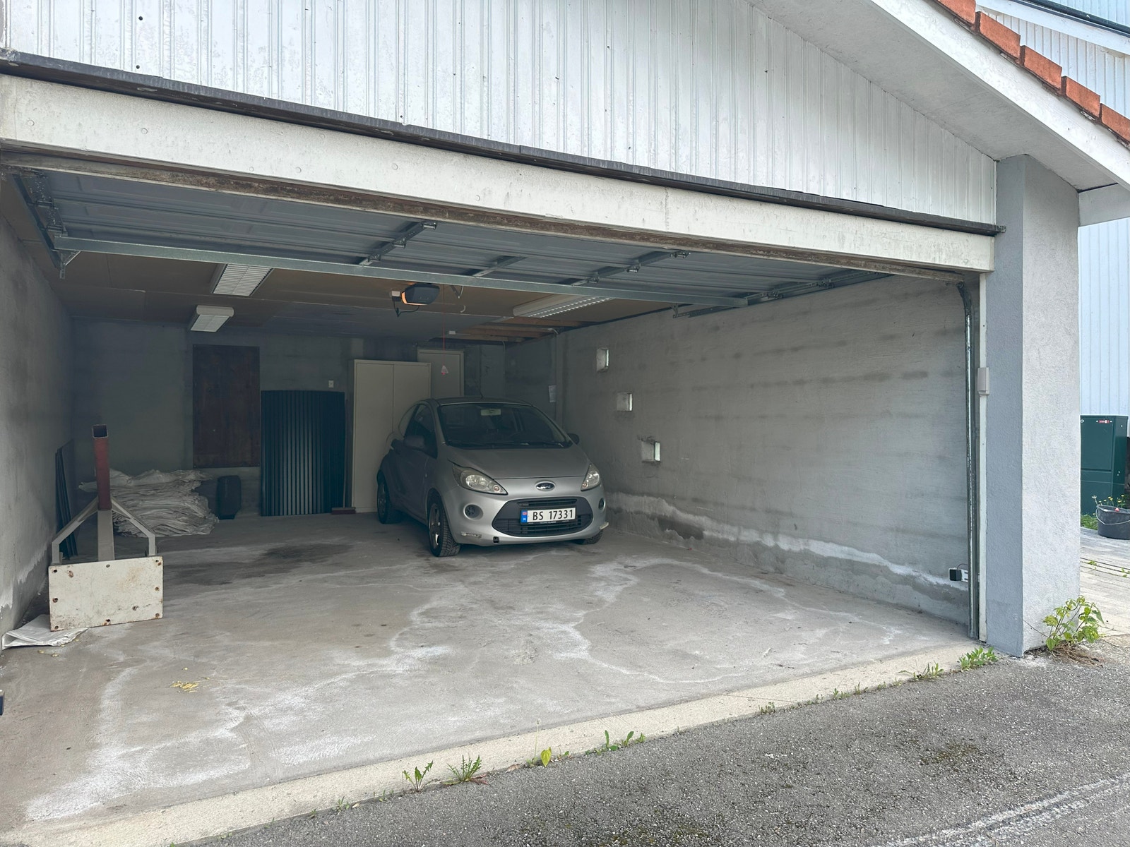 Dobbeltport med fjernkontroller. Galleribilde