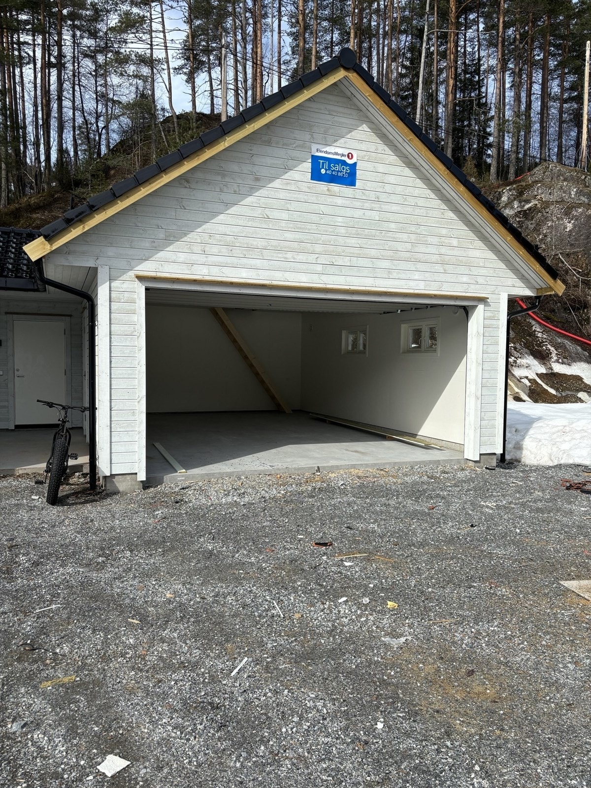 Romslig garasje i tilknytning til boligen Galleribilde