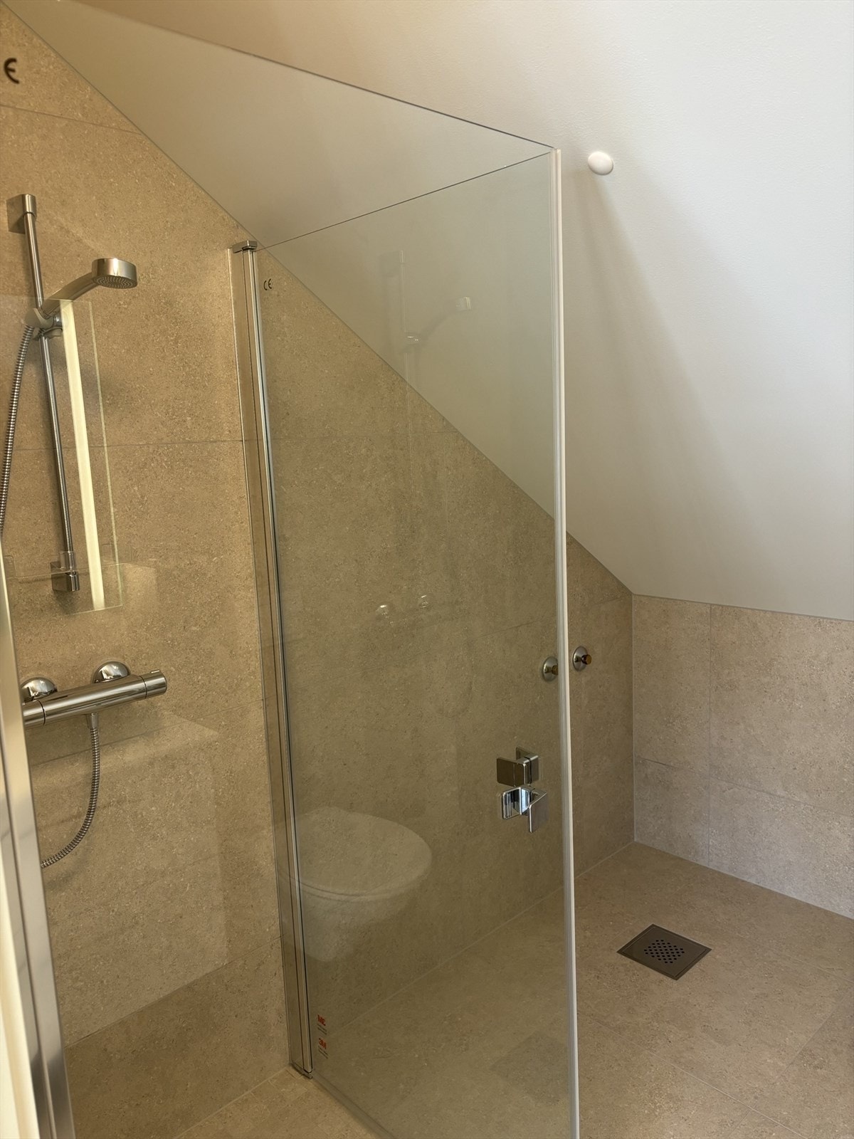 Baderom 2. etasje i lik utførelse som baderom i 1. etasje Galleribilde