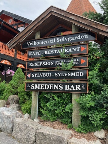 Sølvgarden med både restaurant, bar og butikk (Sølvsmed) Galleribilde