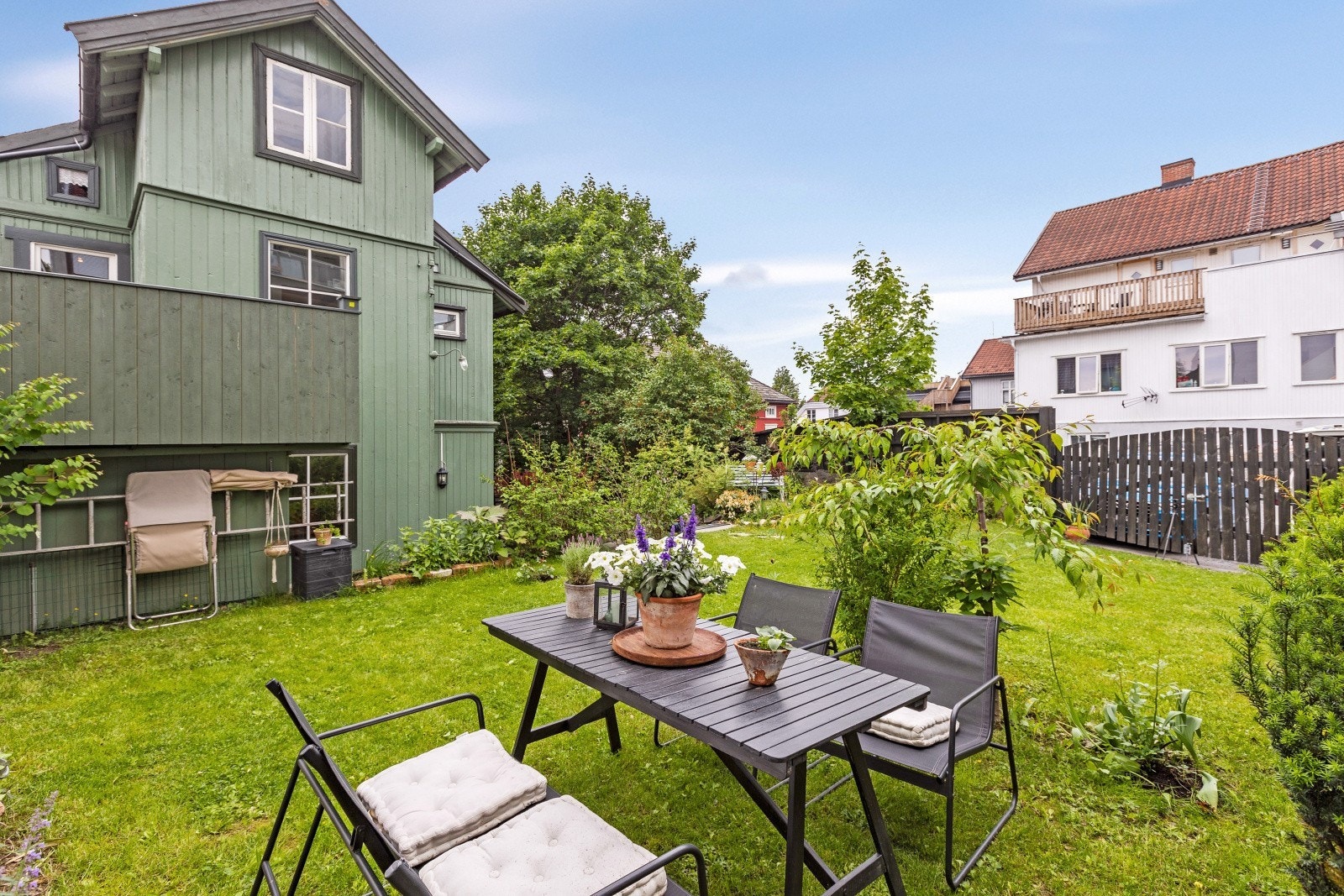 Sommerbilder i Bankgata 23. Galleribilde