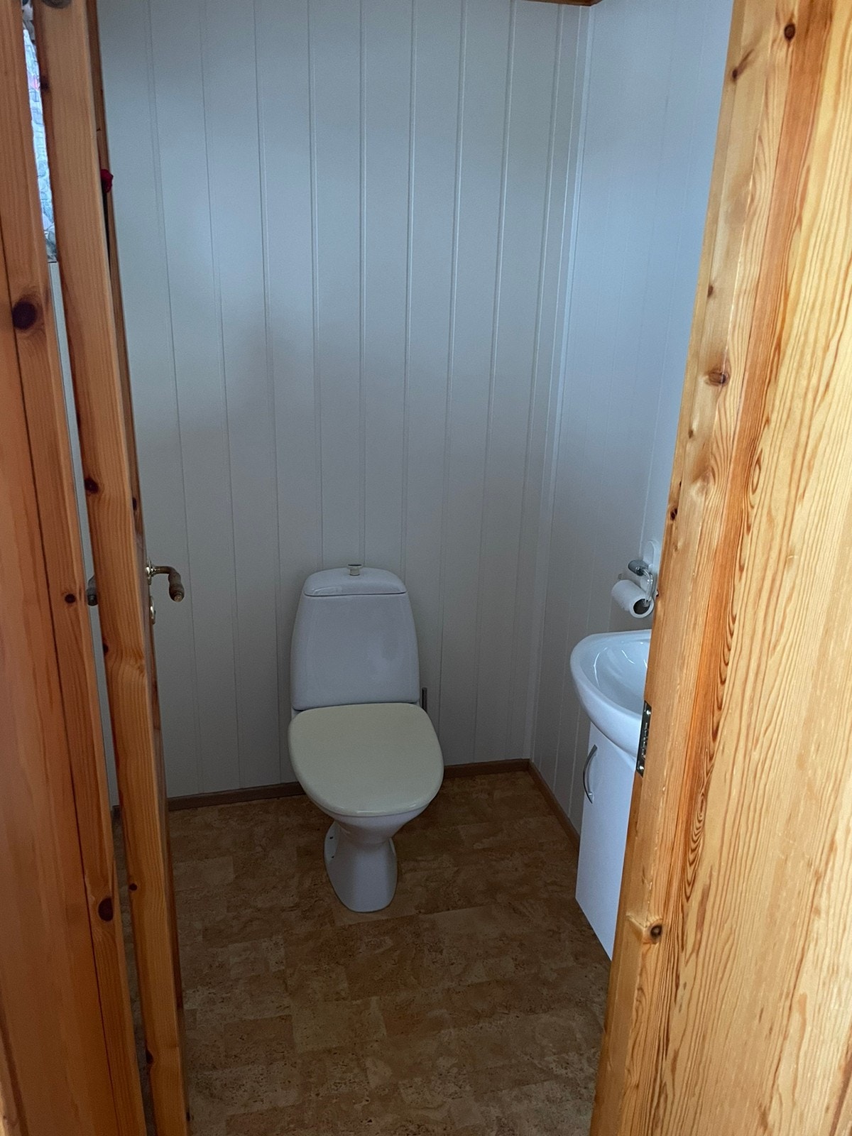 Toalettrom i inngangen Galleribilde