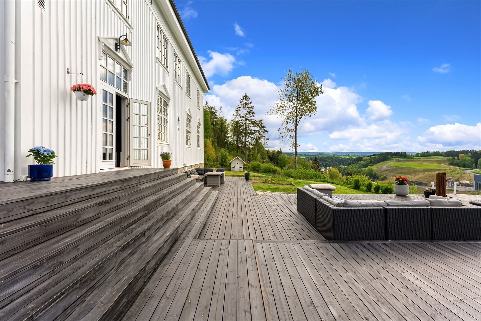 Stor solrik terrasse Galleribilde
