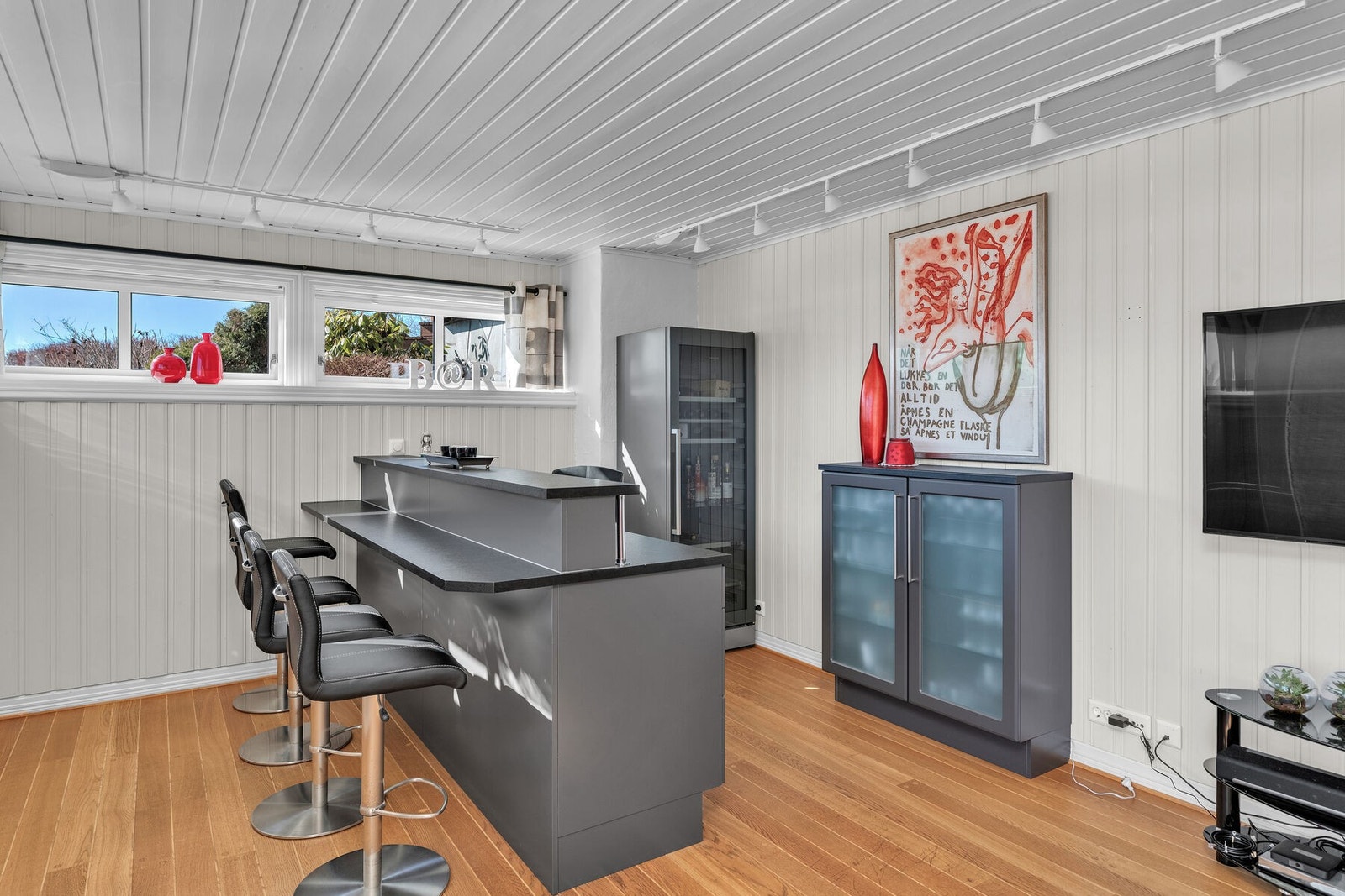 Her kan det blant annet inviteres til hyggelige kvelder ved baren. Galleribilde