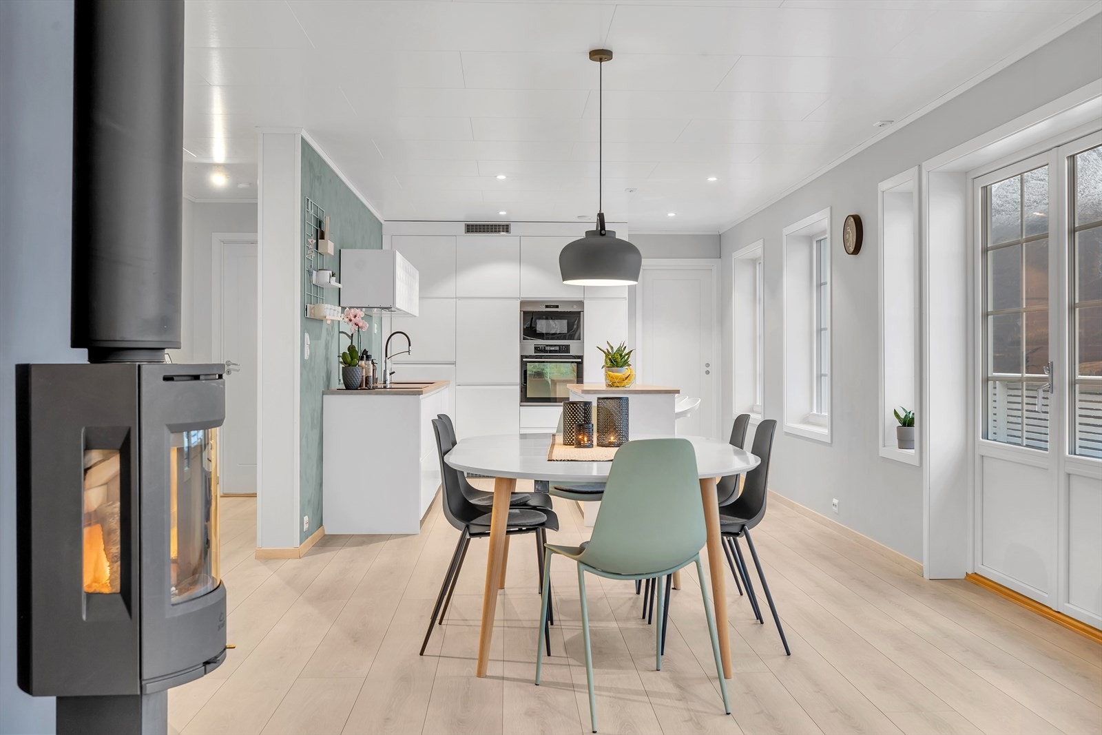 God plass til spisegruppe Galleribilde