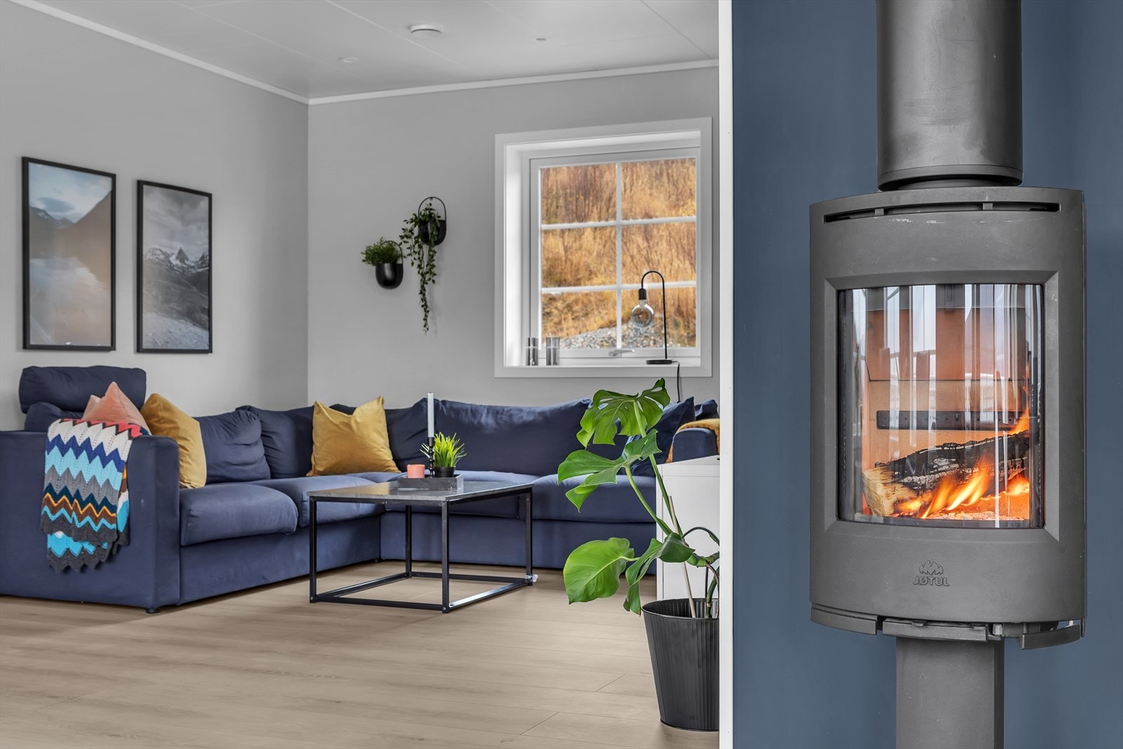 Vedfyring er et fint supplement til varmepumpa Galleribilde