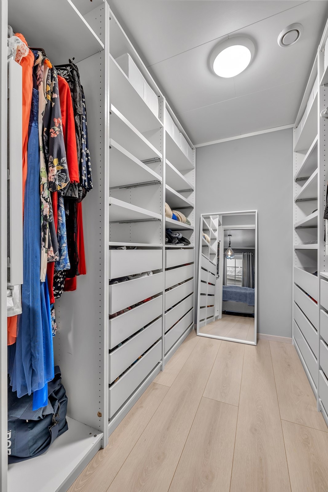 ..nemlig et walk in closet! Galleribilde