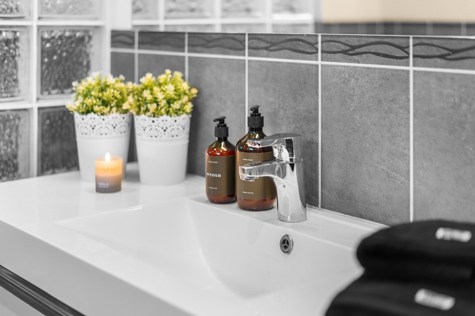 Detaljbilde av servant i 1. etasje. Galleribilde