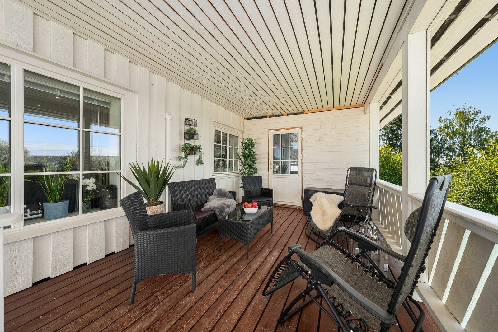 Verandaen er på ca. 15 kvm og vender mot sydvest. Galleribilde