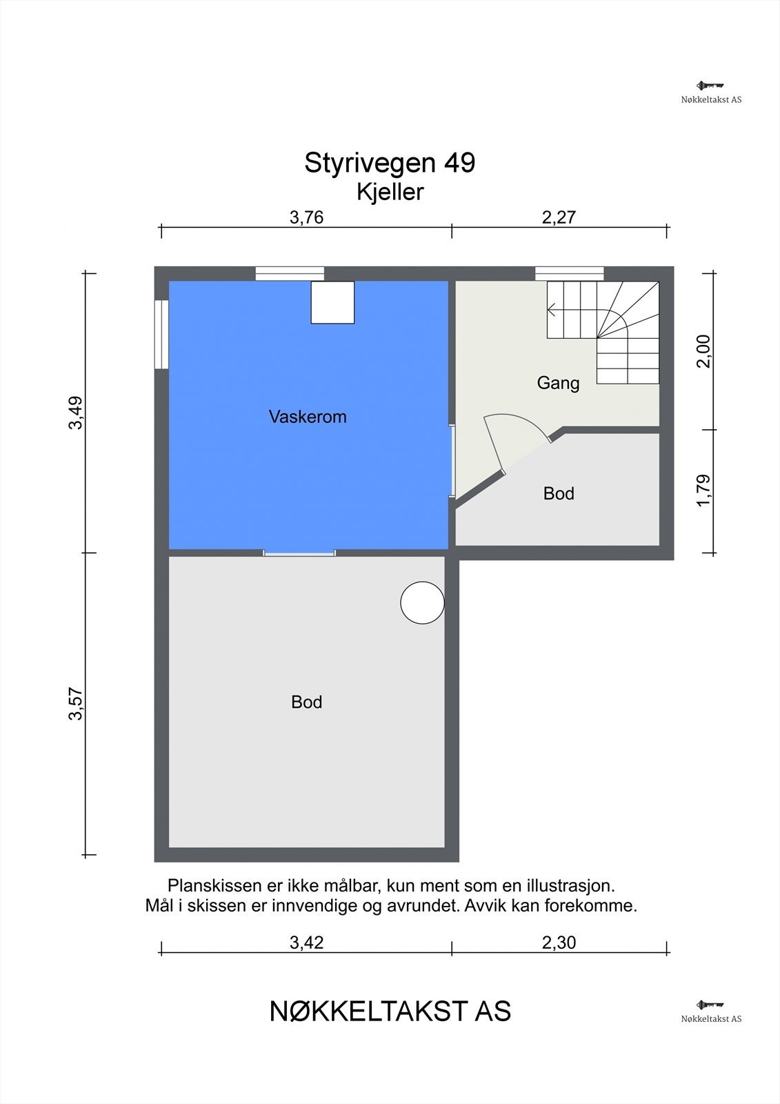 I kjelleretasjen er det rikelig med oppbevaringsplass, samt et flott vaskerom. Galleribilde