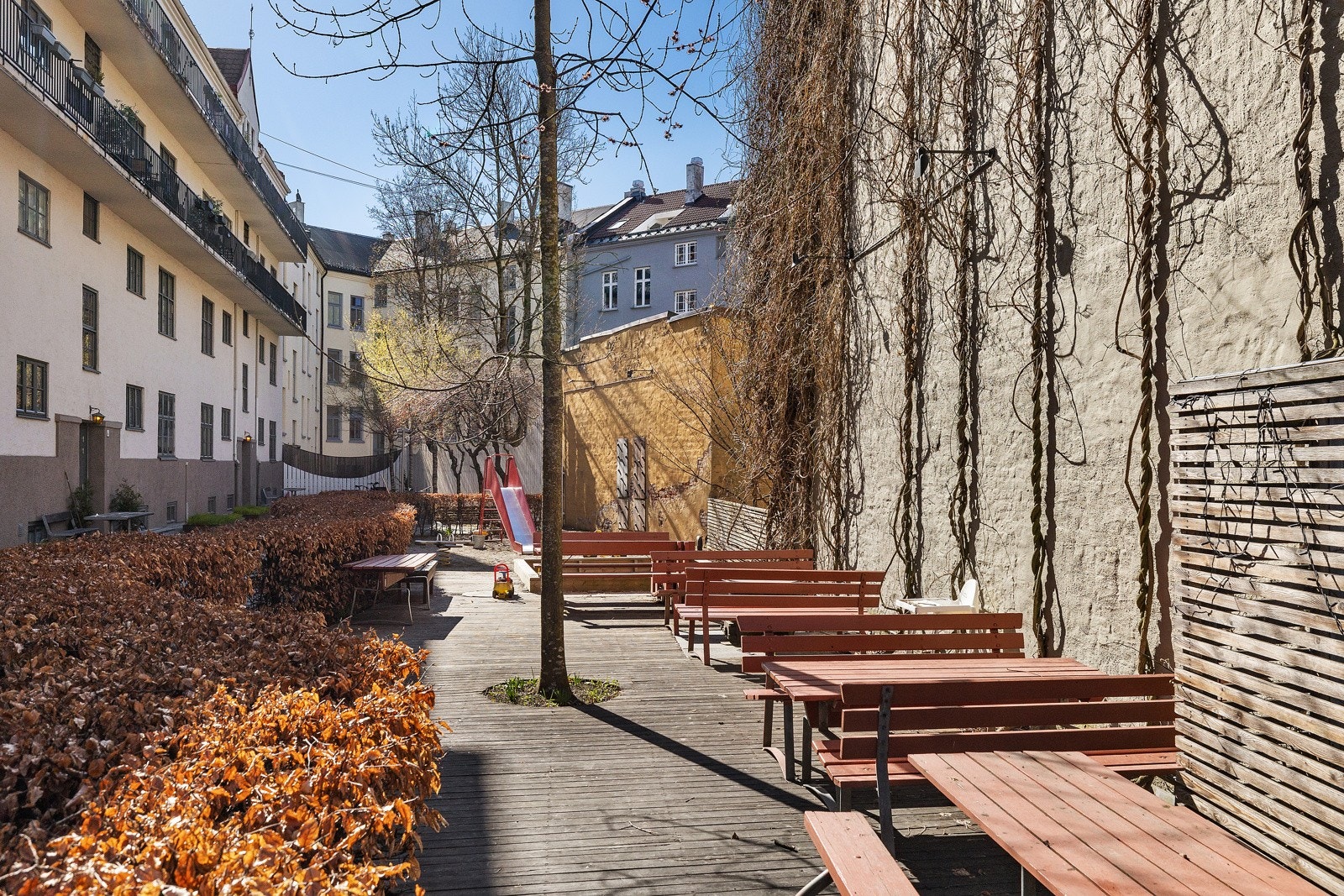 Borettslaget har flere sittegrupper som alle kan benytte seg av! Galleribilde