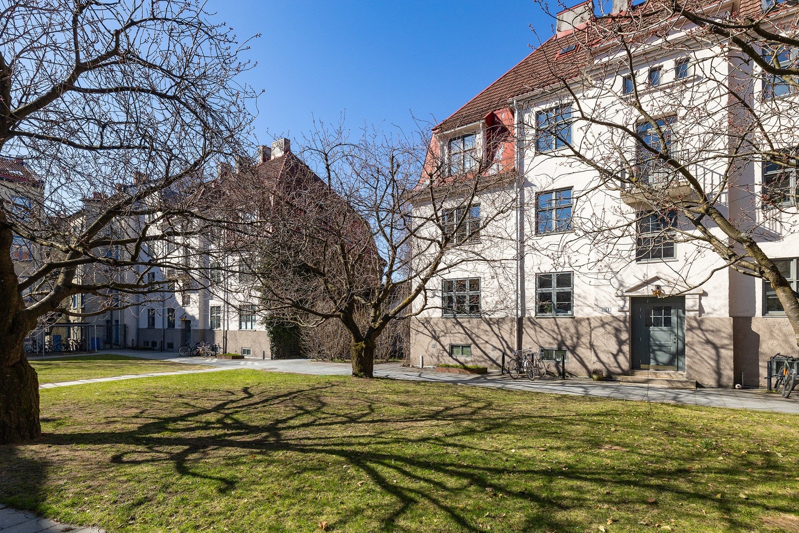 Meget koselig bakgård designet av Snøhetta med ypperlige solforhold! Galleribilde