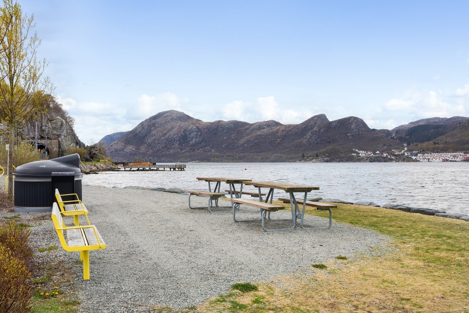 Flotte bademuligheter ved stranden i Luravika. Galleribilde