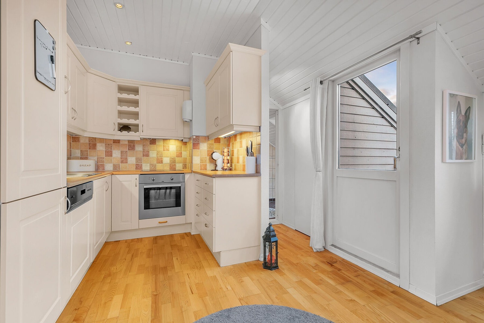 Kjøkken fra 2005 med integrerte hvitevarer Galleribilde