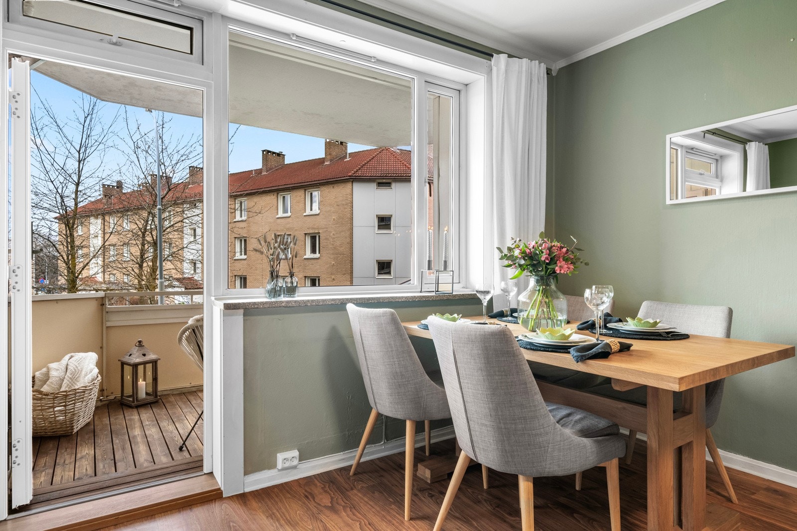 Leiligheten har en enkel adkomst, men er allikevel godt skjermet fra bakkenivå. Galleribilde