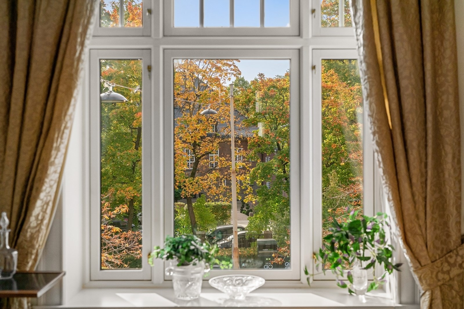 Her bor man svært sentralt til med alt man kunne ønske av kafeer, restauranter, offentlig kommunikasjon, kles- og interiørforretninger i umiddelbar nærhet. Galleribilde