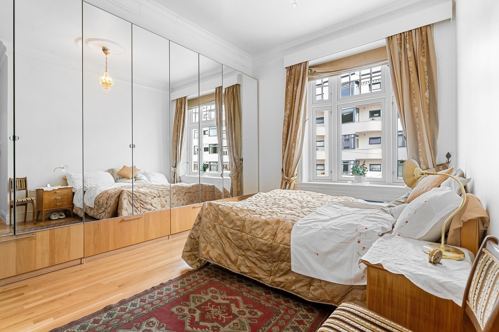 Soverom 2 har også godt med skapplass. Galleribilde