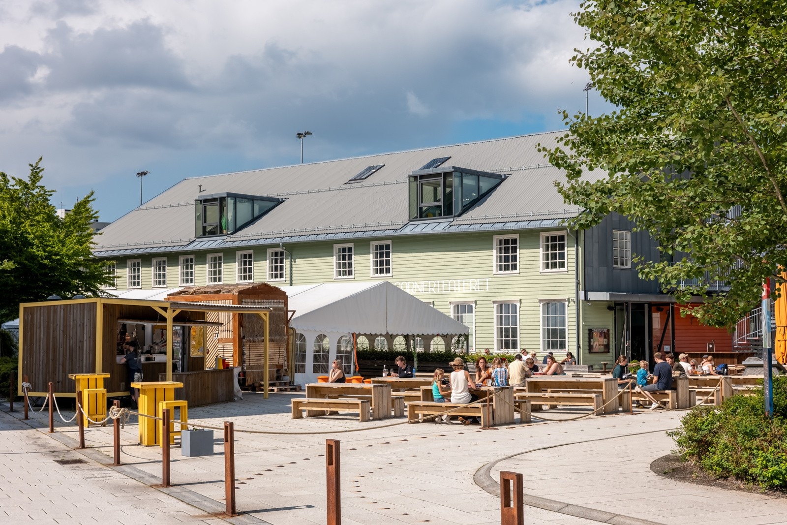 Cornerteateret fungerer som et samlingspunkt på Møhlenpris, og er et allsidig bygg som fyller mange funksjoner. Galleribilde