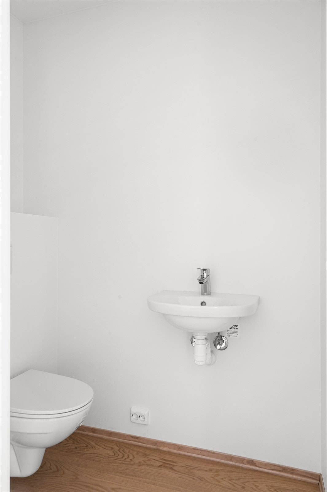 Gjestetoalett i 1 etasjen. Galleribilde