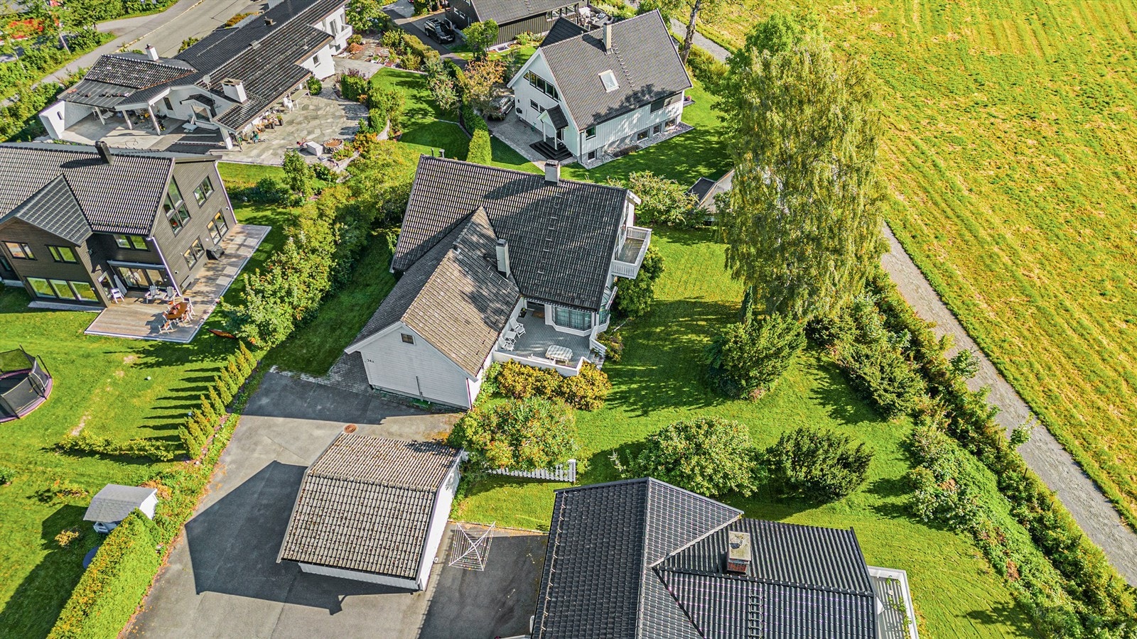 Velkommen til Hvalstadveien 34A, presentert av Truls E. Holm i Krogsveen. Galleribilde