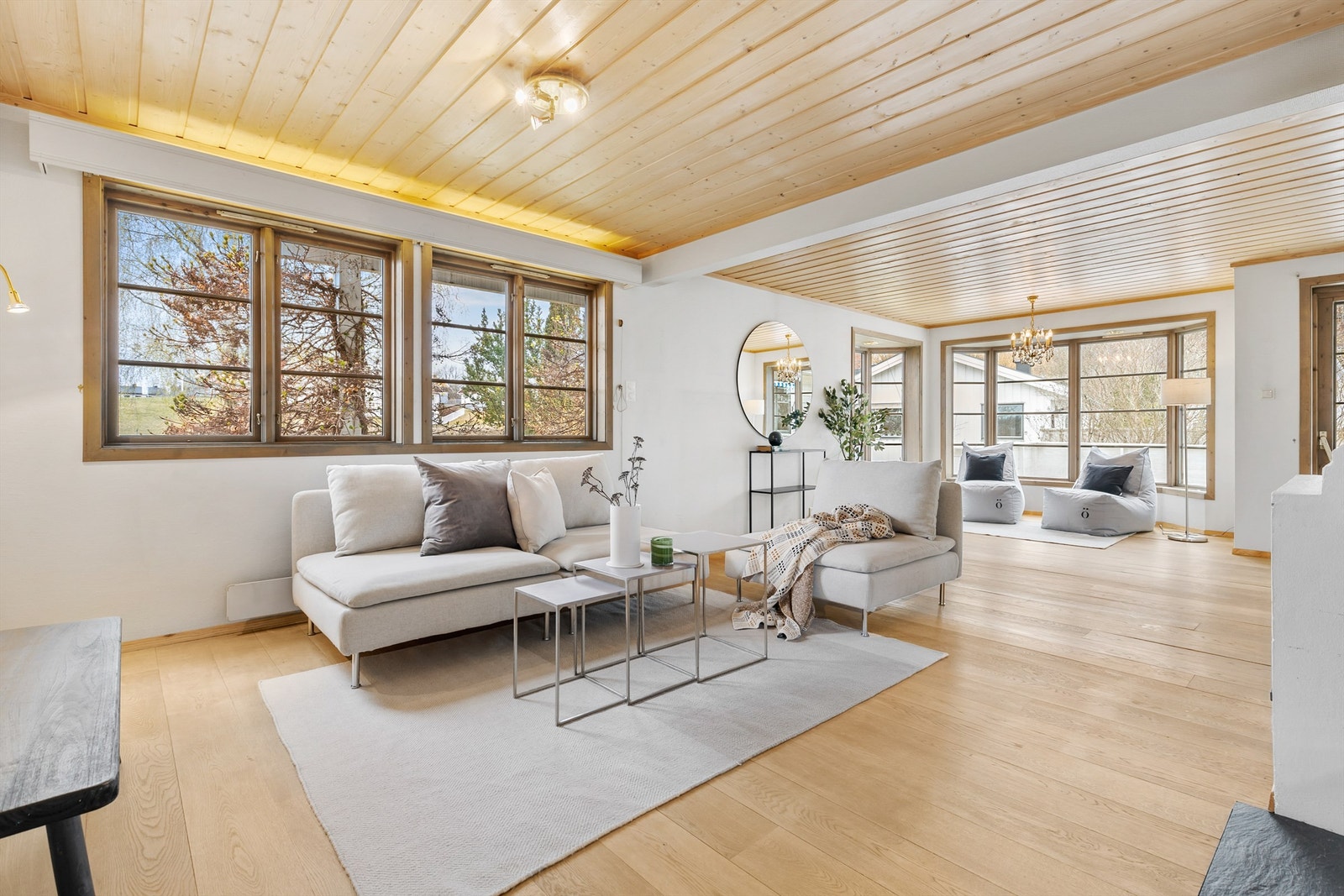 Boligen har i hovedsak standard fra byggeår og vil ha behov for oppussing. Galleribilde