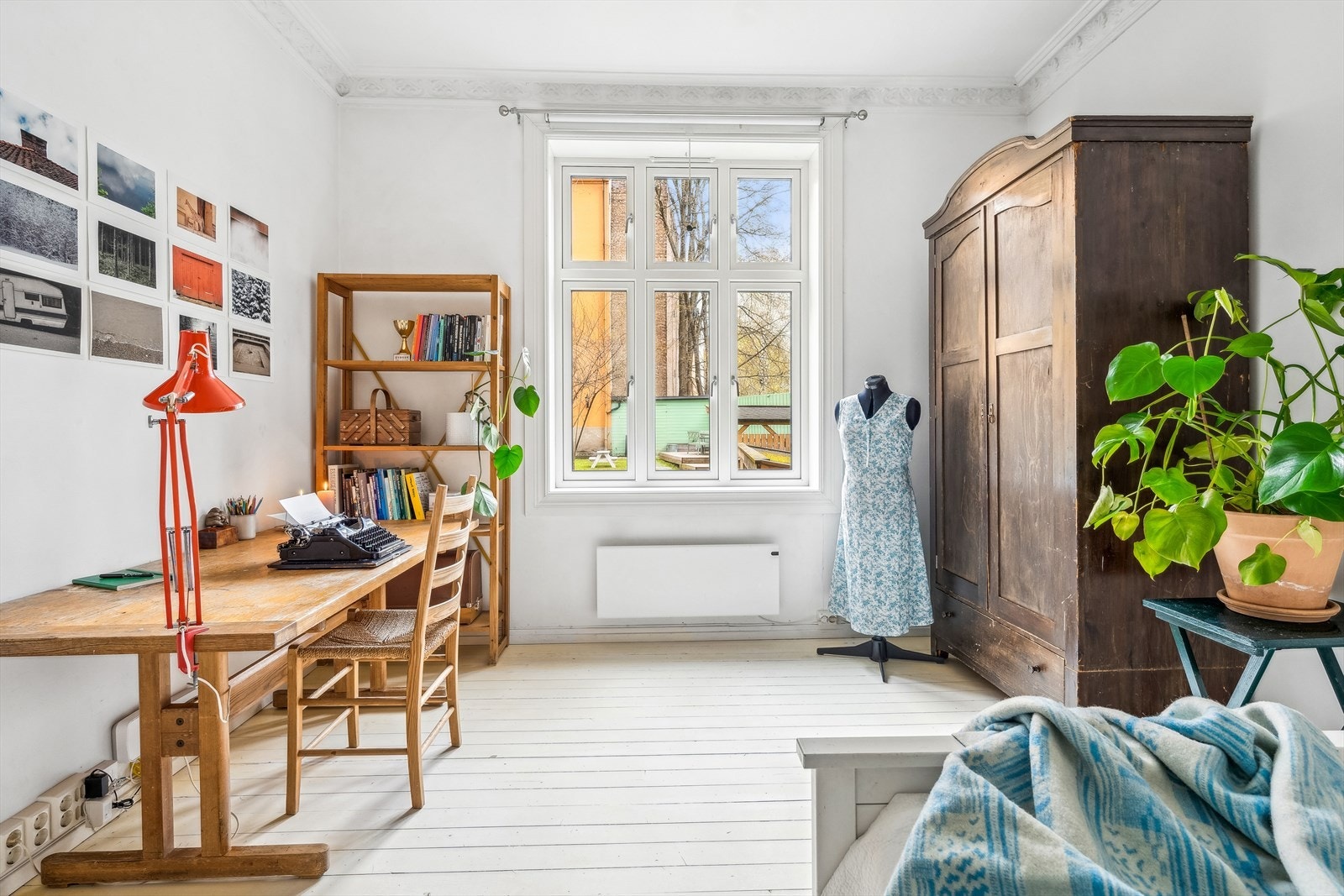 Det er også plass til et skrivebord, hvis det er ønskelig. Galleribilde