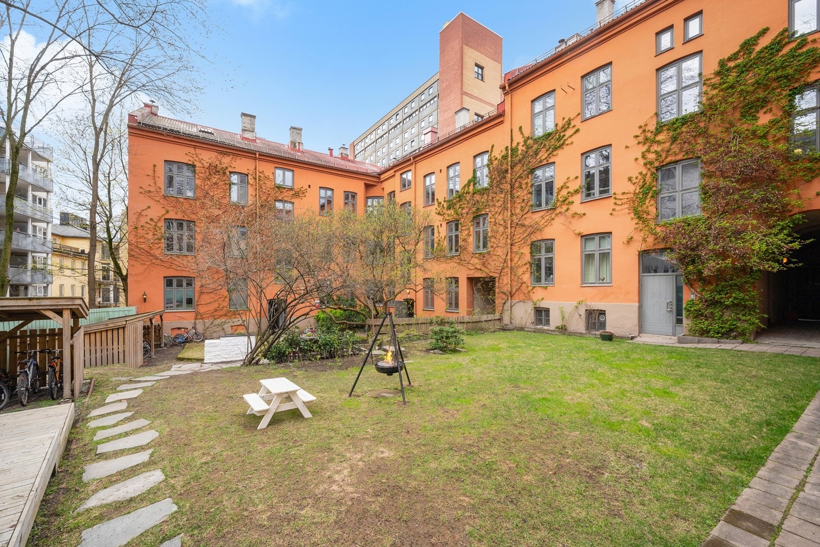 Her bor du i et stille og rolig område, samtidig er det meget kort vei til alt Oslo har å by på. Galleribilde