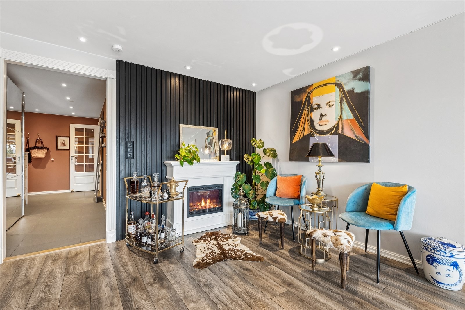 Leiligheten er godt utstyrt med downlights i himling som sørger for en god og behagelig belysning Galleribilde